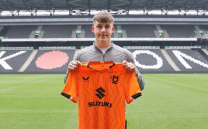 Stacey Signs Pro Dons Deal